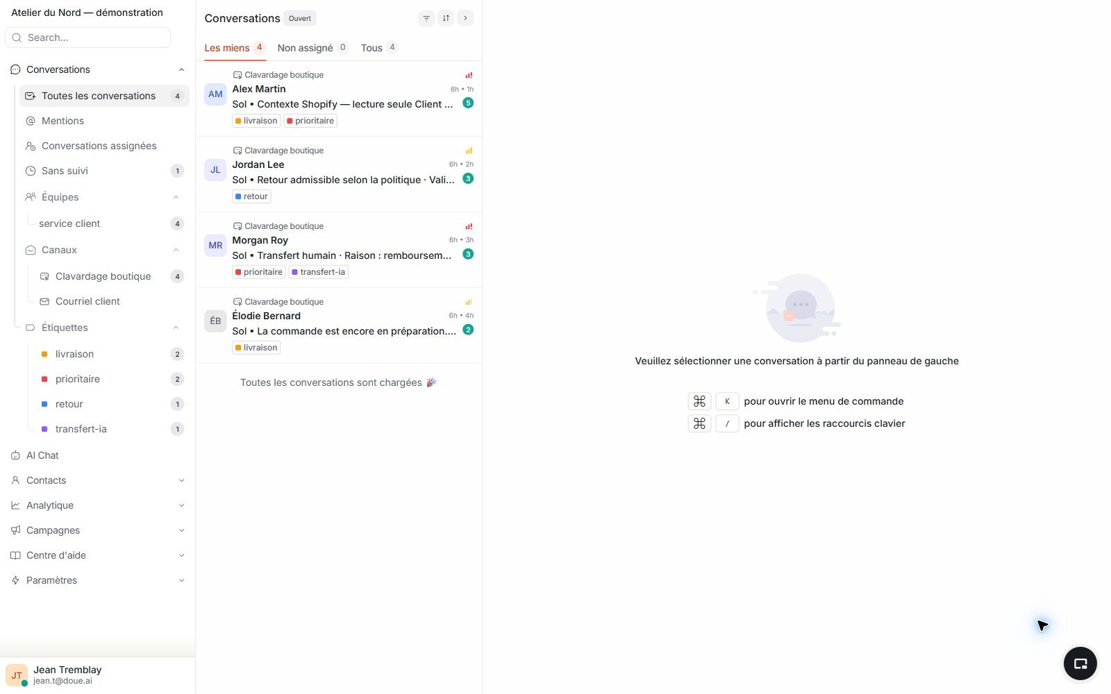Tableau de bord de la boîte doue montrant les files de conversations, leurs priorités et leur attribution.